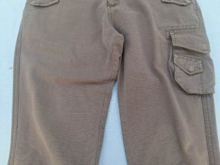 Pantalón Pirata Marrón T 44. Medidas en descripció