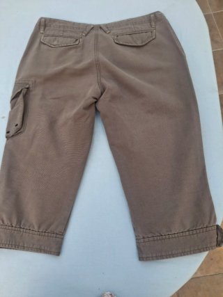 Pantalón Pirata Marrón T 44. Medidas en descripció