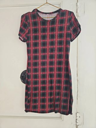 Vestido de cuadros rojo y negro