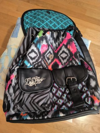 Mochila Lois Negra y Multicolor con Cierre Cordón