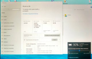Microsoft Surface Pro 3 con tastiera e caricatore