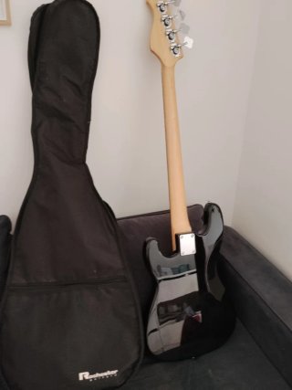 Chitarra elettrica basso