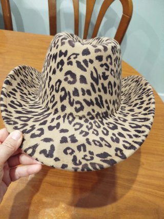 Sombrero estilo cowboy estampado animal