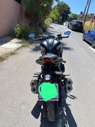 Kawasaki Z1000 Naked Negra/Plateada