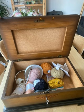 Caja de madera vintage decorada