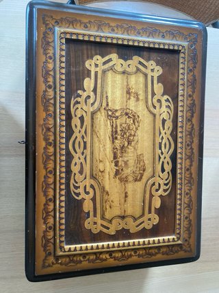 Caja de madera vintage decorada