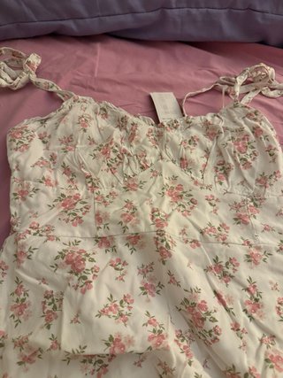 Vestido floral Hollister blanco y rosa
