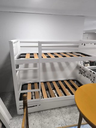 Cama litera blanca y madera