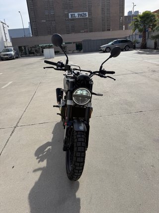 Husqvarna 401 Svartpilen Naked Moto
