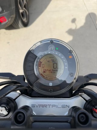 Husqvarna 401 Svartpilen Naked Moto