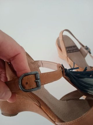 Sandalias cuña piel Art marrones