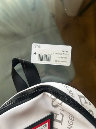 Mochila Guess Blanca y Negra
