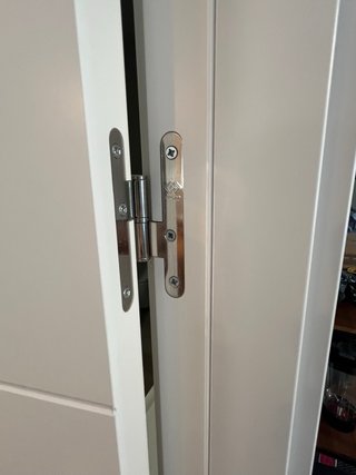 Dos puertas nuevas de interior color blanco.