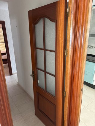 9 Puerta de madera con cristal