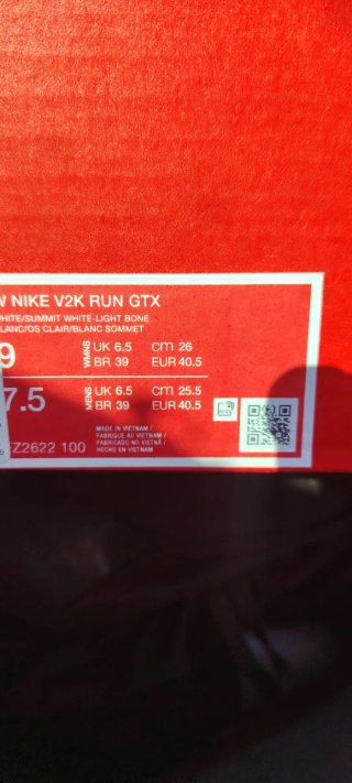 Nike V2K Run GTX Talla 40.5 Dorado Blanco