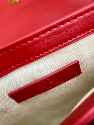 Bolso piel rojo Zara