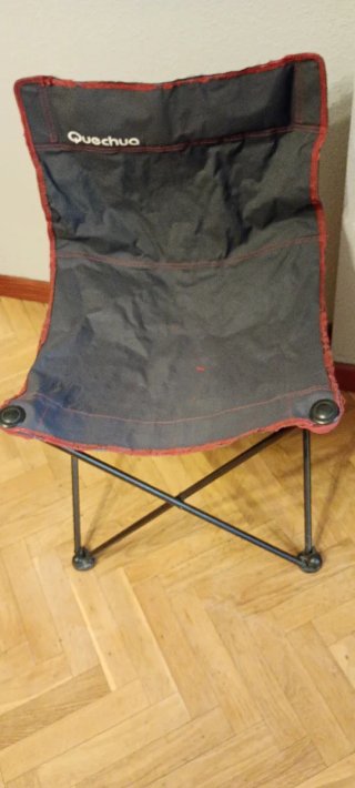 Silla plegable Quechua gris y roja
