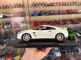 Nissan GT-R Bburago 1:18