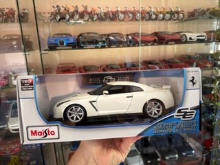 Nissan GT-R Bburago 1:18