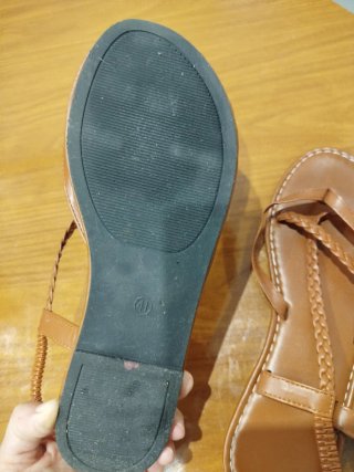 Sandalias planas marrones