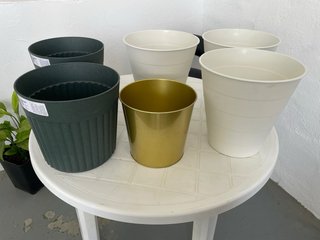 Set di 6 Vasi in Plastica e Metallo