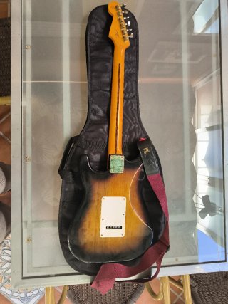 Guitarra Eléctrica Fender Stratocaster