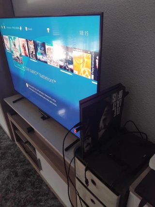 PS4 (PlayStation 4) es 500 y aparte 1 tera