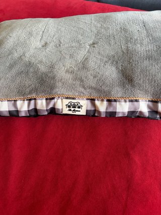 Cojín para perro gris y blanco