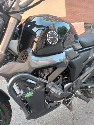 Moto Zontes Negra/Gris Naked