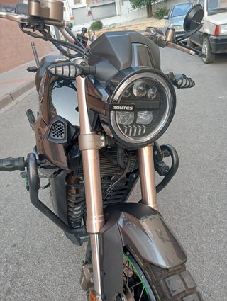 Moto Zontes Negra/Gris Naked