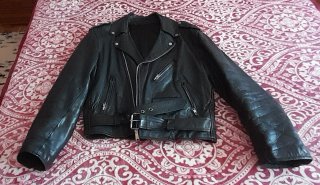 Cazadora de cuero vintage negra.Talla 42