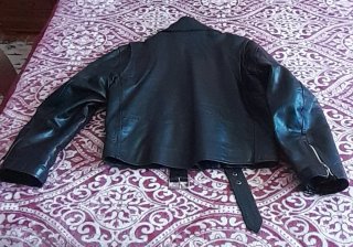 Cazadora de cuero vintage negra.Talla 42