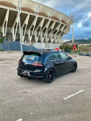 Volkswagen Golf R