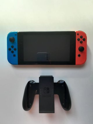 Nintendo Switch + targeta 128GB + FIFA 23 (regalo)
