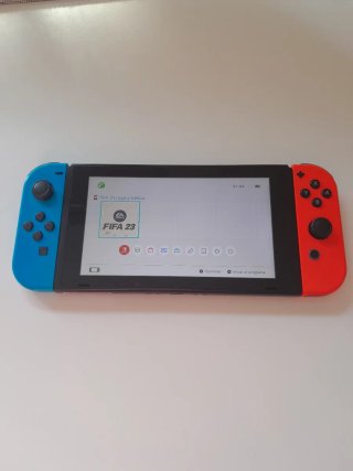 Nintendo Switch + targeta 128GB + FIFA 23 (regalo)