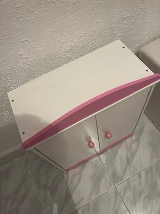 Armario para muñecas rosa y blanco