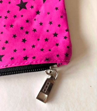 Neceser Misako rosa fucsia estrellas negras