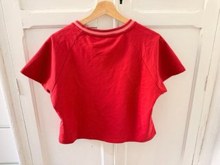 Camiseta crop top Palomo + Puma chico roja