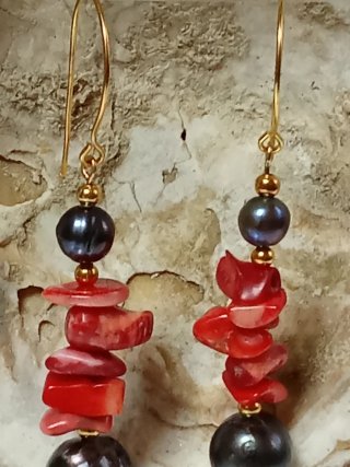 Pendientes Perlas Barrocas Negras y Coral Natural