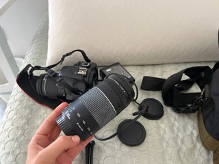 Canon EOS 1100D Kit Cámara + Accesorios de regalo