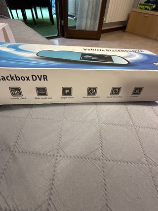 Specchietto retrovisore con telecamera DVR