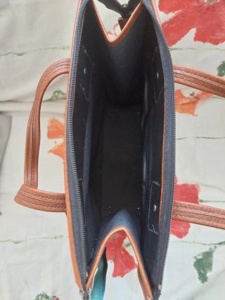 Bolso de piel marrón