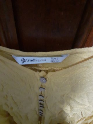 Blusa amarilla anudada talla S