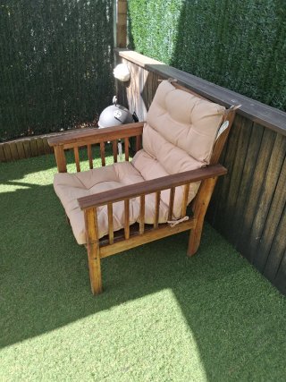 Sillón de madera para jardín