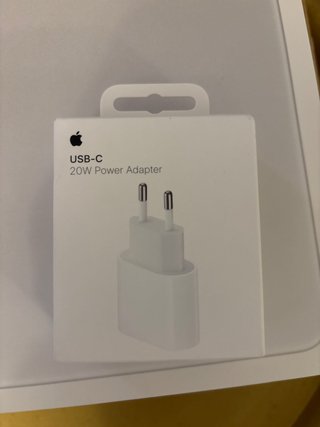 MacBook Neo Plateado Nuevo + Cargador USB-C