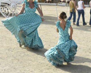 Vestido de flamenca turquesa con lunares