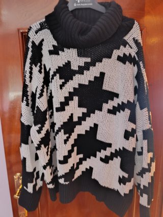 Jersey mujer cuello alto estampado
