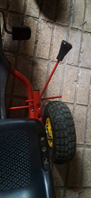 Coche de pedales para niño