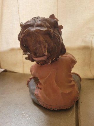 Figura de porcelana niña con flor