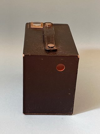 Fotocamera Kodak Brownie Target Six-20 in scatola